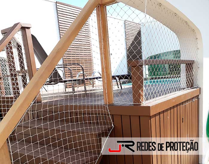 Escadas com Redes de Proteção