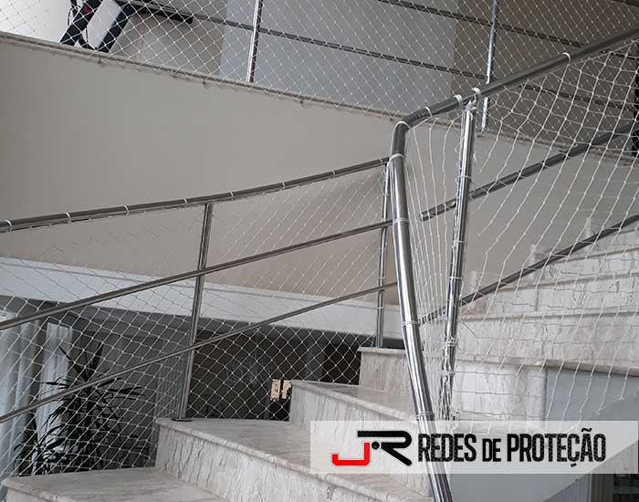 Escadas com Redes de Proteção
