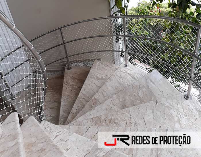 Escadas com Redes de Proteção